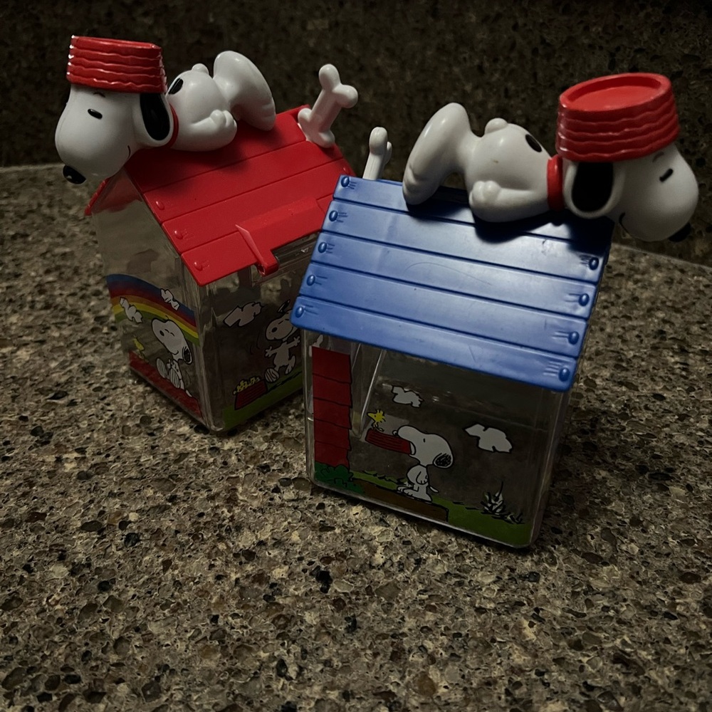 Snoopy Dog house Plastic treat container with scoop.